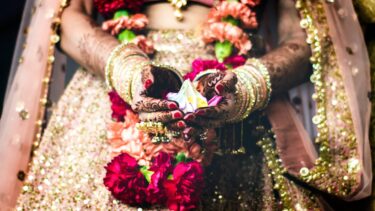 インドの結婚式は最大1ヶ月続く？伝統的な儀式や流れについて詳しく解説