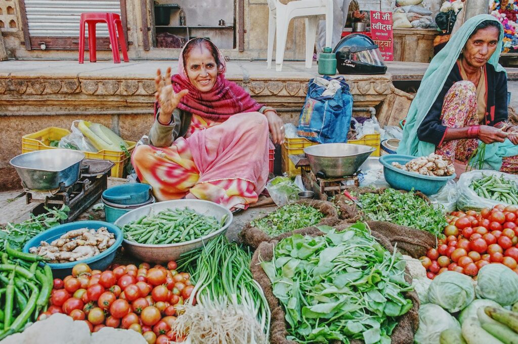 市場で働くインド女性