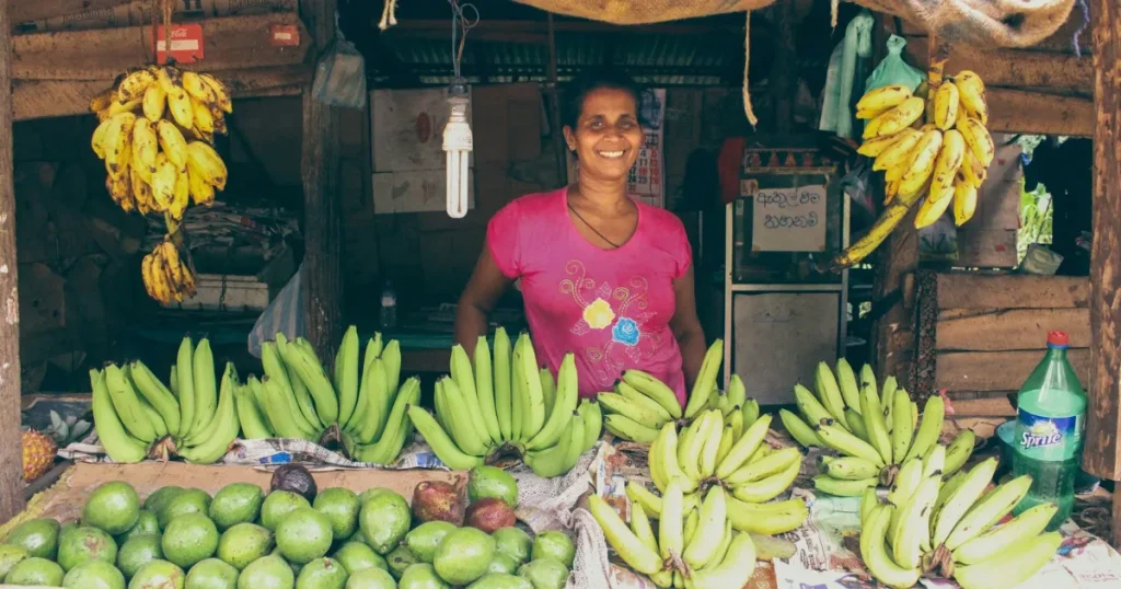 バナナを売るスリランカ人女性